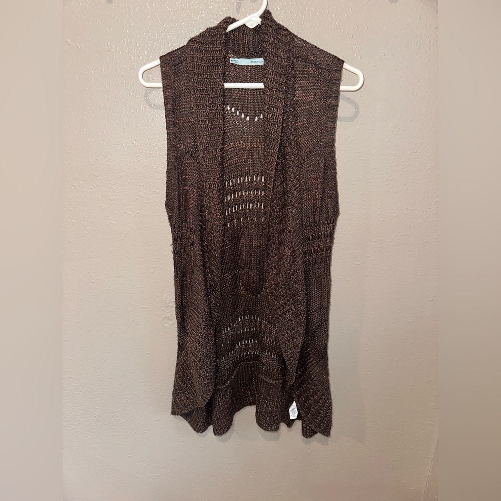 Open Front Knit Sleeveless Cardigan in Brown